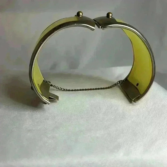 Yellow/gold.. lucite  ..Hinged bangle Cuff Bracelet - Picture 6 of 12